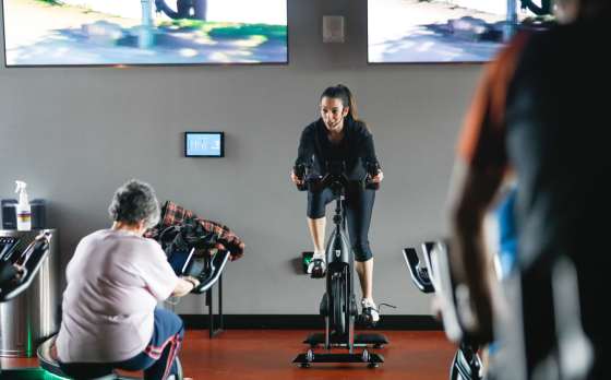 cycle instructor teaching a cycle class